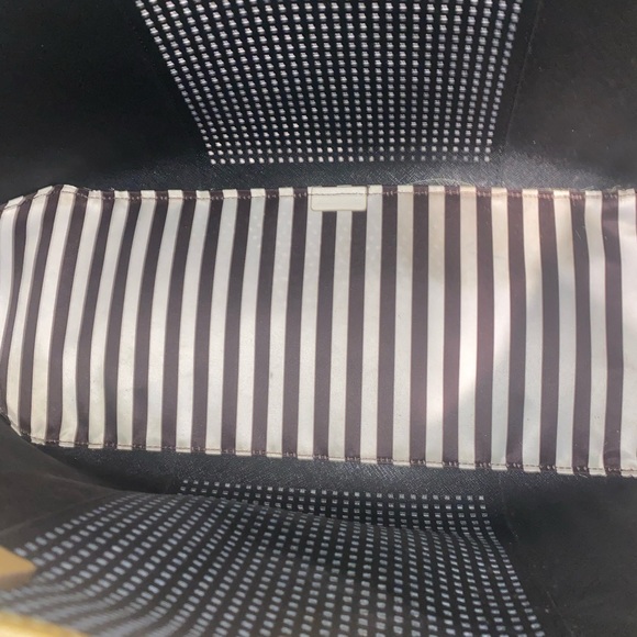 🪐Rare Henri Bendel W 57th perforated tote - Picture 6 of 12